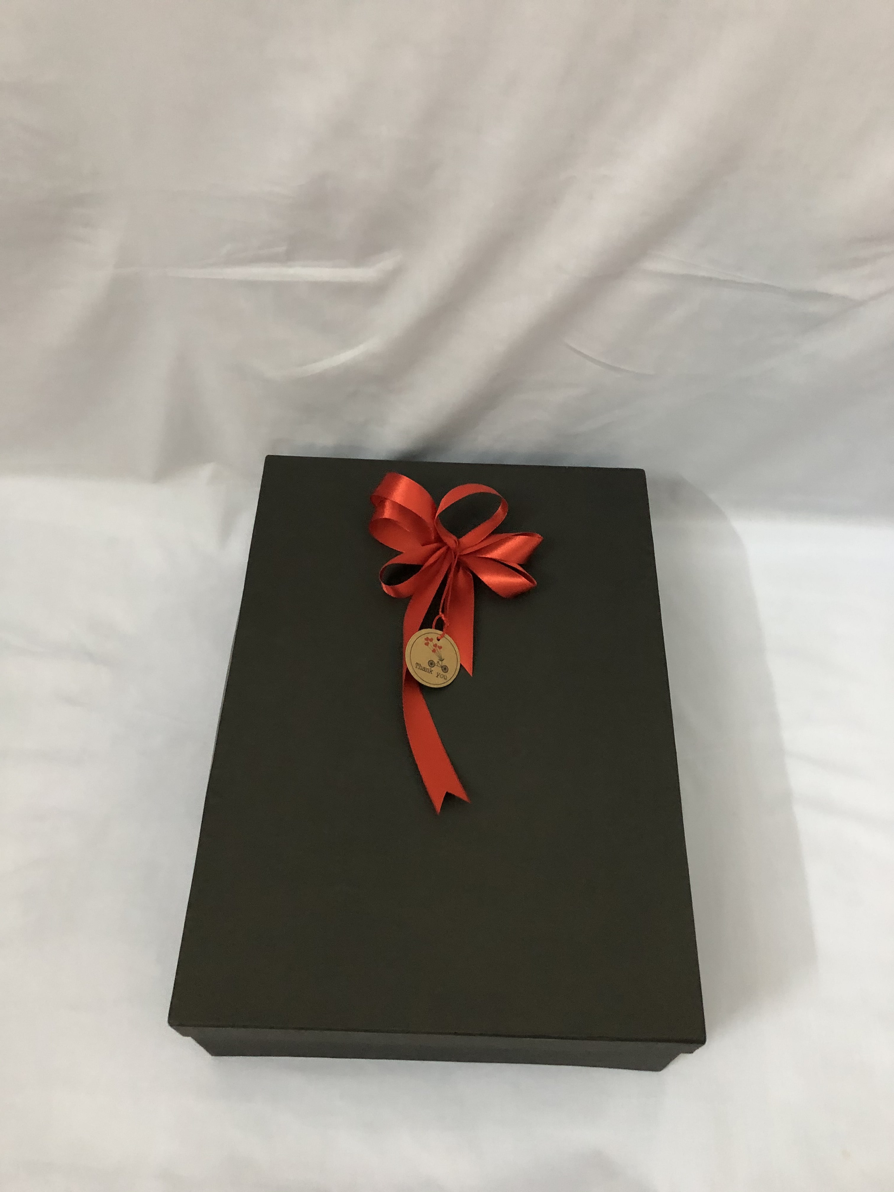 Muffinikarp aknaga 9-le muffinile 25 x 25 x 10 cm, kartongist