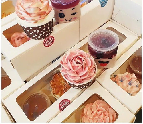 Hộp giấy để 2 bánh cupcake màu trắng mặt kiếng/mica kt 9x16x7,5cm/hộp