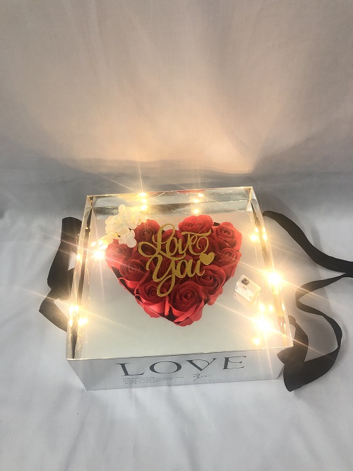Combo hộp hoa hồng sáp hình trái tim + túi xách và đèn/combo