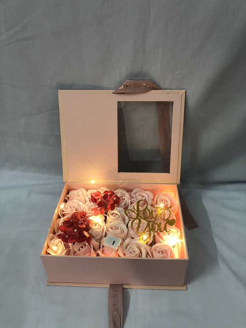 Combo hộp hoa sáp chữ love màu hồng và túi xách/combo