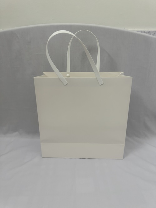 Túi giấy màu trắng quai xách kích thước 30x30x12 cm/cái