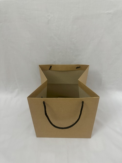 Túi giấy  kraft đáy vuông kích thước 22x22x22 cm/túi