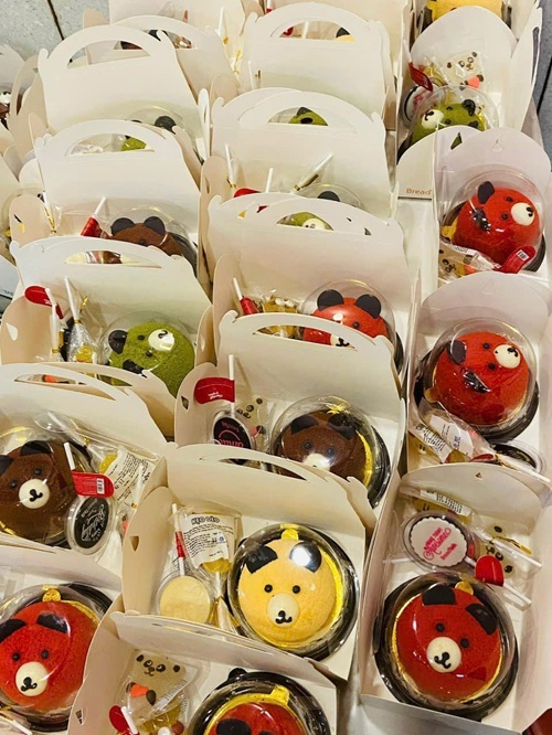 Hộp để bánh cupcake 2 bánh có quai xách màu trắng kt 16×19,5×9,5 cm/hộp