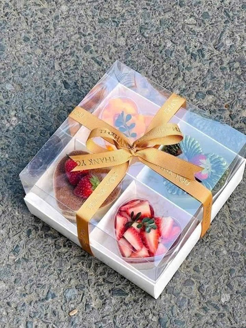 Hộp để bánh màu trắng 4 ngăn và 6 ngăn nắp mica/hộp