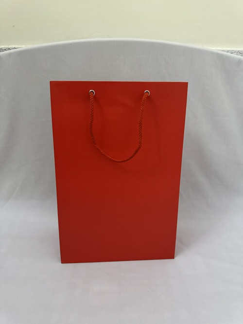 Túi giấy đỏ trơn kích thước 37×24,7×13,5 cm/túi