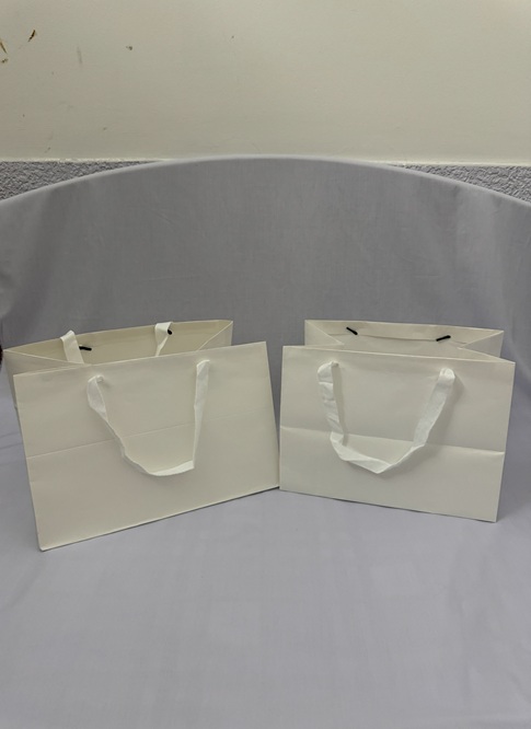 Túi giấy màu trắng chữ nhật đáy to để bánh/hoa/sản phẩm nhẹ/túi