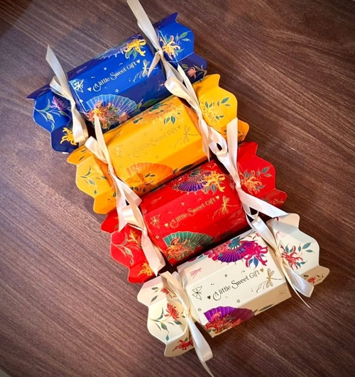 Vỏ kẹo để bánh kẹo trang trí giỏ quà tết đủ màu kt 19,5 x 6 cm/hộp