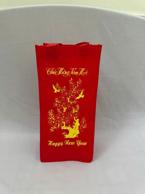 Túi vải màu đỏ để 2 chai rượu/mật ong kt 36x16x12 cm /túi